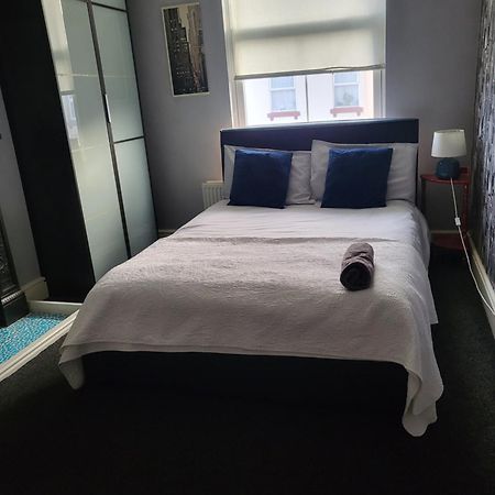 אולדברי Haya Guest House מראה חיצוני תמונה
