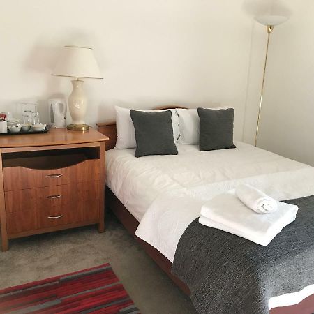 אולדברי Haya Guest House מראה חיצוני תמונה