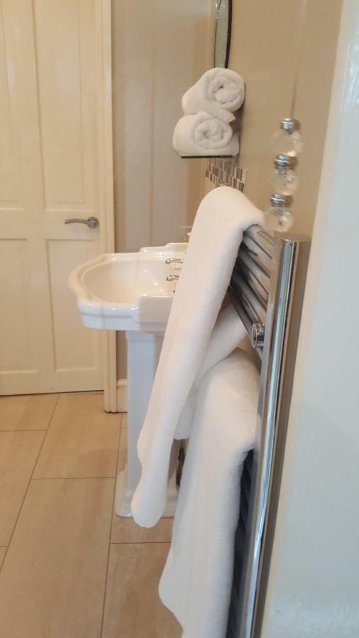אולדברי Haya Guest House מראה חיצוני תמונה