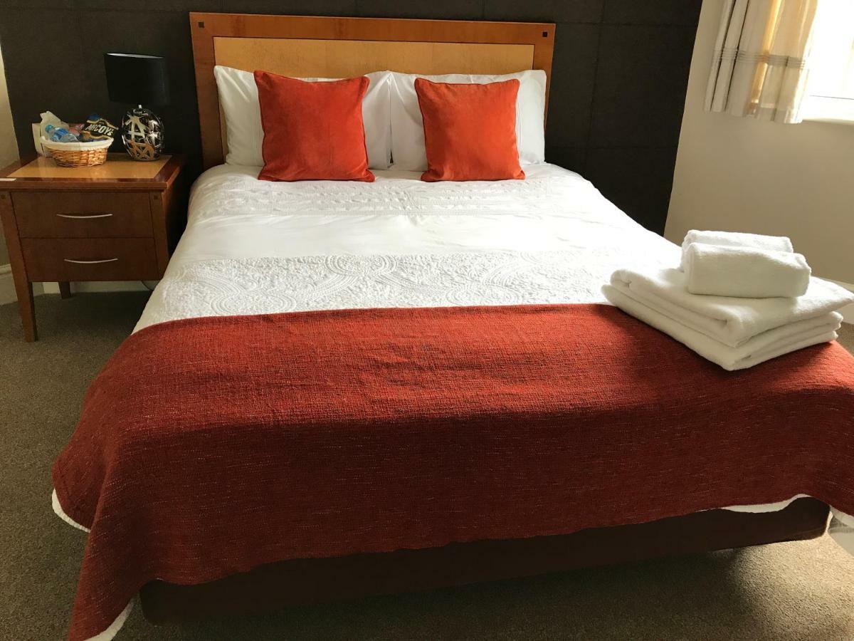 אולדברי Haya Guest House מראה חיצוני תמונה