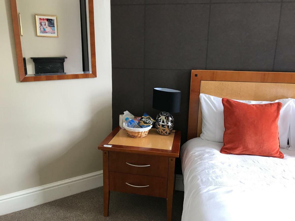 אולדברי Haya Guest House מראה חיצוני תמונה